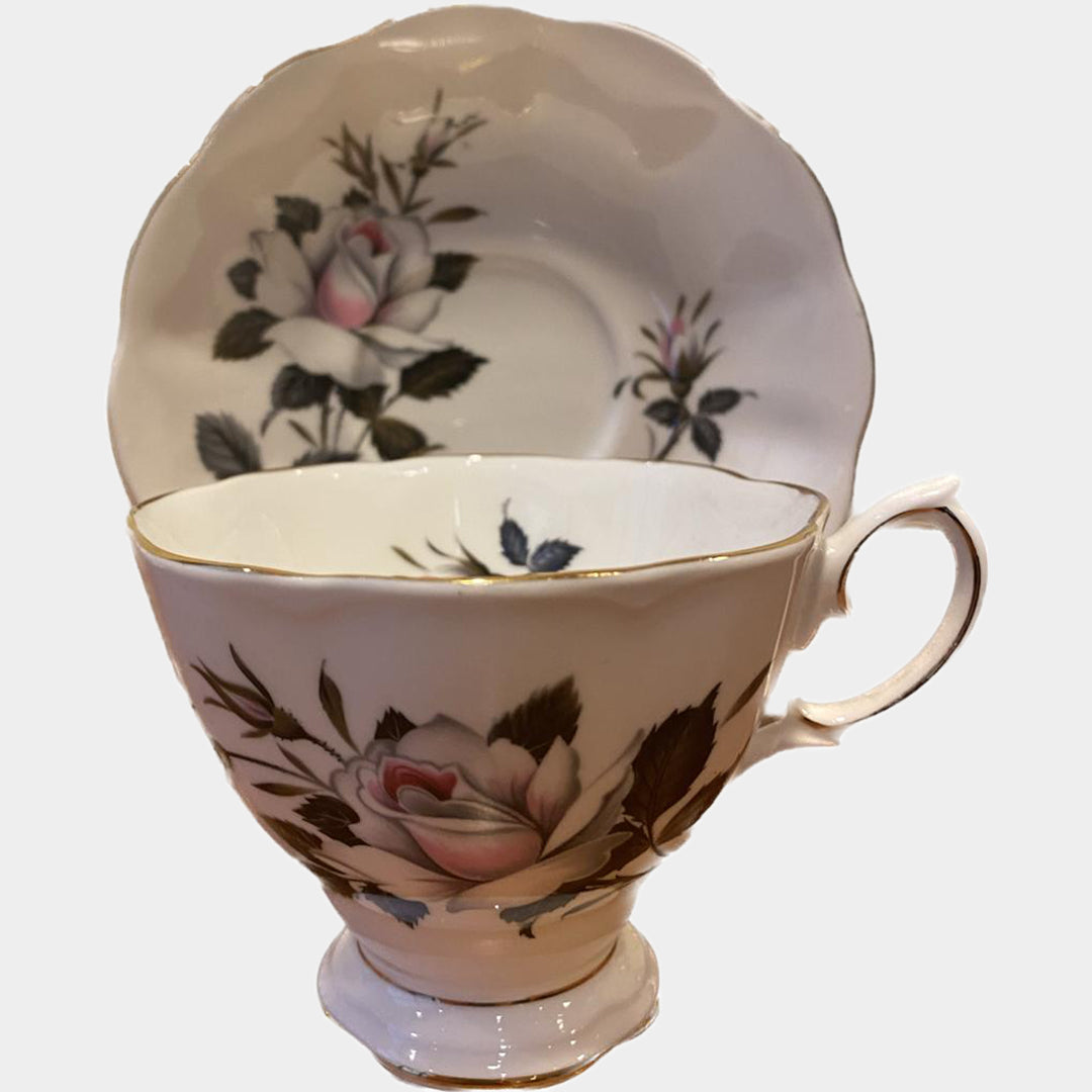 İngiliz Royal Albert Queen’s Messenger çay fincanı