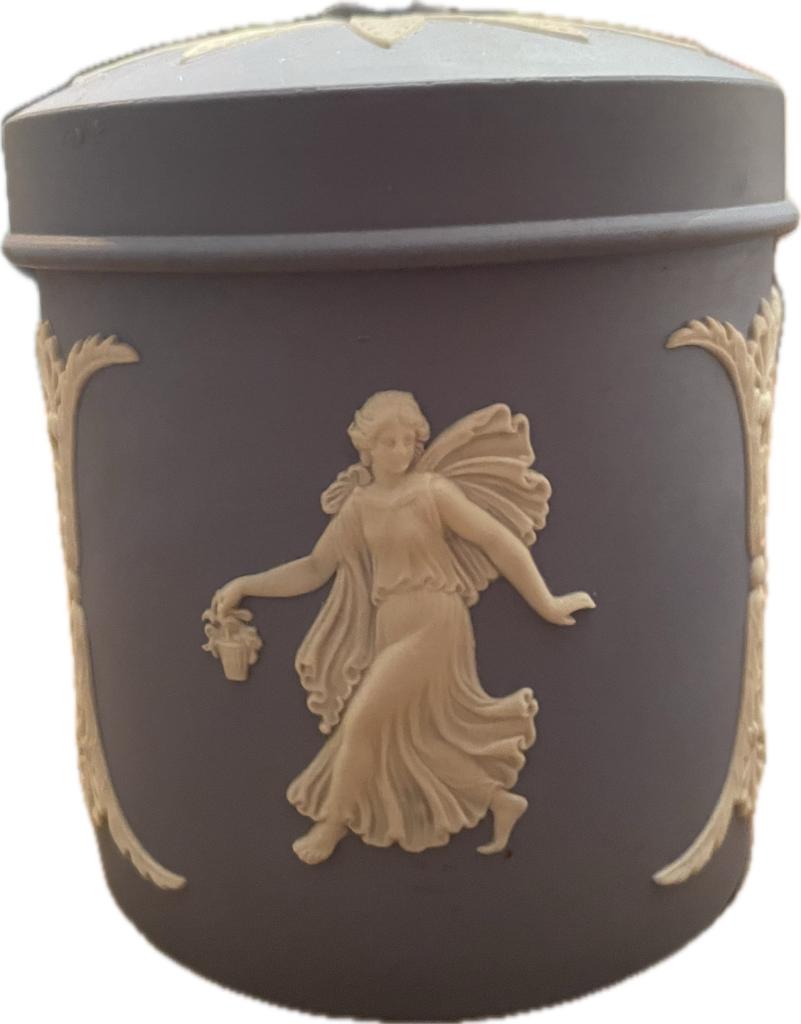 İngiliz Wedgwood Jasperware Dans saati meleklerinden oluşan dizaynıyla kapaklı mücevher kutusu