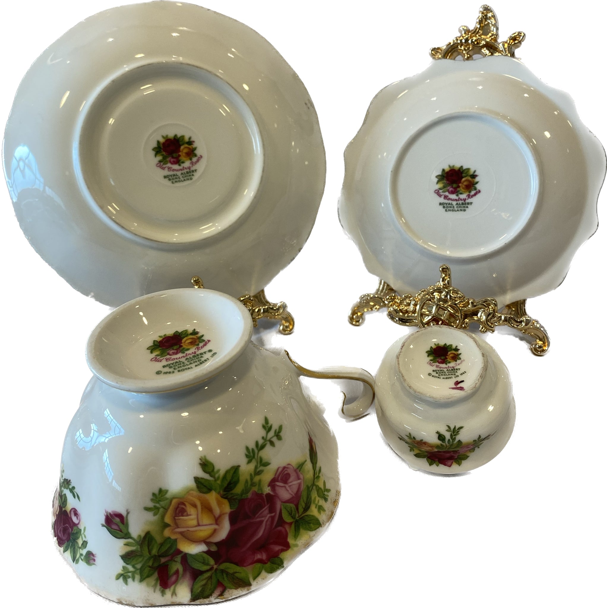 İngiliz Royal Albert old country roses set Çay Fincanı sunumluk ve capitone çiçekli sunumluk yanı porselen süs